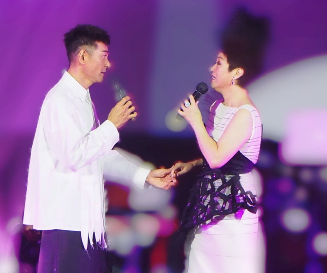 “TVB御用皇帝”：婚内出轨、跟富婆暧昧，为了捞金脸面丢尽