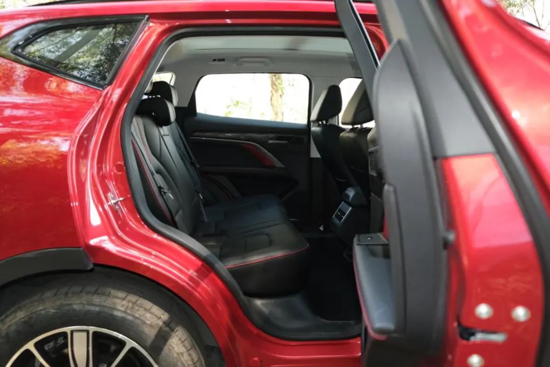 不到10万买销冠SUV,动力空间一级棒,唯独这点有些扎心...休闲区蓝鸢梦想 - Www.slyday.coM 不到10万买销冠SUV,动力空间一级棒,唯独这点有些扎心...休闲区蓝鸢梦想 - Www.slyday.coM