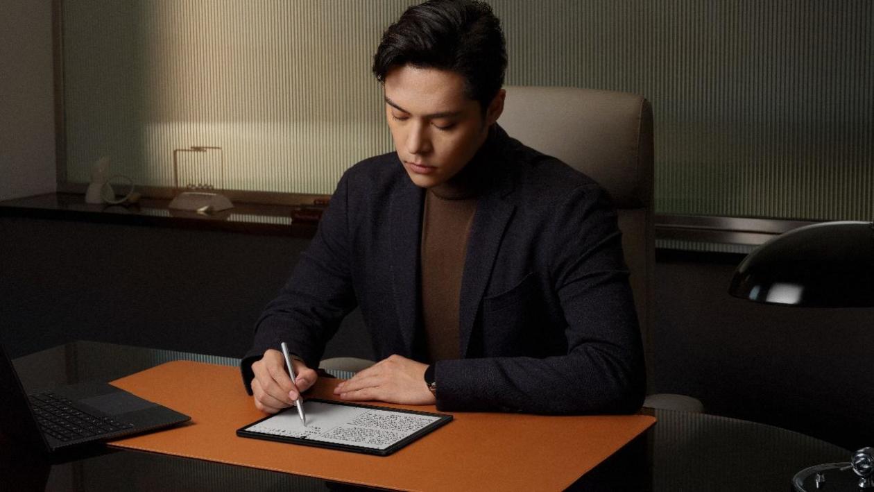 华为首款鸿蒙墨水平板MatePad Paper发布 拓宽电纸书边界休闲区蓝鸢梦想 - Www.slyday.coM 华为首款鸿蒙墨水平板MatePad Paper发布 拓宽电纸书边界休闲区蓝鸢梦想 - Www.slyday.coM