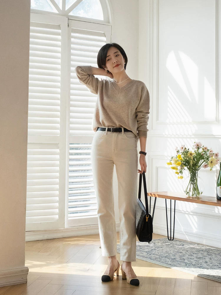 春天建议中年女性多备“针织衫”，搭配半身裙、裤子，显高又显瘦