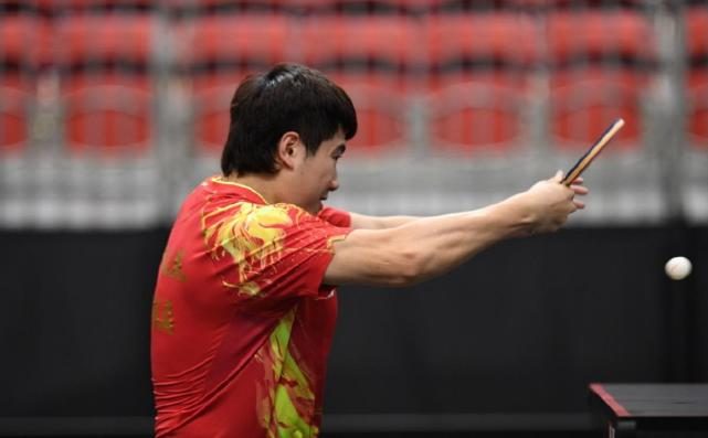 轻松过关!梁靖崑直落三局横扫卡尔森,强势挺进<a href=