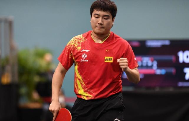 轻松过关!梁靖崑三局横扫卡尔森,强势挺进<a href=