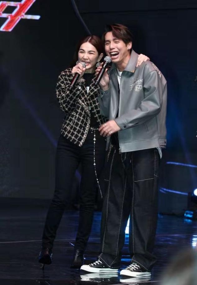 新星崛起与老将谢幕感动交织见证篮球世界的传承与激情