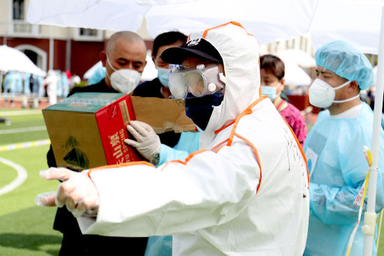 上海最大半开放式社区启动闭环管理 公安民警与防疫工作者并肩筑牢防线休闲区蓝鸢梦想 - Www.slyday.coM 上海最大半开放式社区启动闭环管理 公安民警与防疫工作者并肩筑牢防线休闲区蓝鸢梦想 - Www.slyday.coM