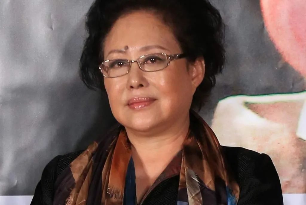 [转载]5位拿命变美的女星，因塑身衣皮肤溃烂、吃药物长瘤，是疯了吗？