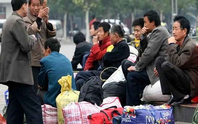 全国严查!多地发布“清退令”,农民工受影响,超60岁将“禁用”休闲区蓝鸢梦想 - Www.slyday.coM 全国严查!多地发布“清退令”,农民工受影响,超60岁将“禁用”休闲区蓝鸢梦想 - Www.slyday.coM