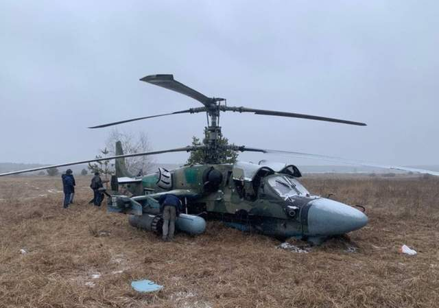 被击落的俄军卡-52武装直升机。