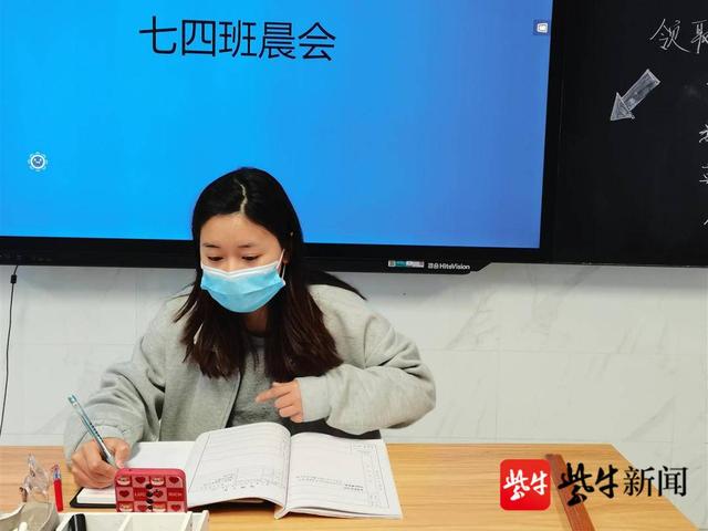 空教室还有一黑板粉笔字?老师化身当“主播”线上教学获学生点赞休闲区蓝鸢梦想 - Www.slyday.coM 空教室还有一黑板粉笔字?老师化身当“主播”线上教学获学生点赞休闲区蓝鸢梦想 - Www.slyday.coM