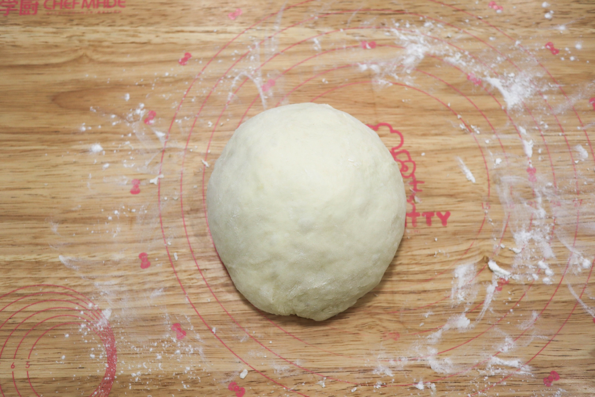 这面包外脆内软，无需揉面，低温冷藏发酵，外形口感跟欧包有一拼