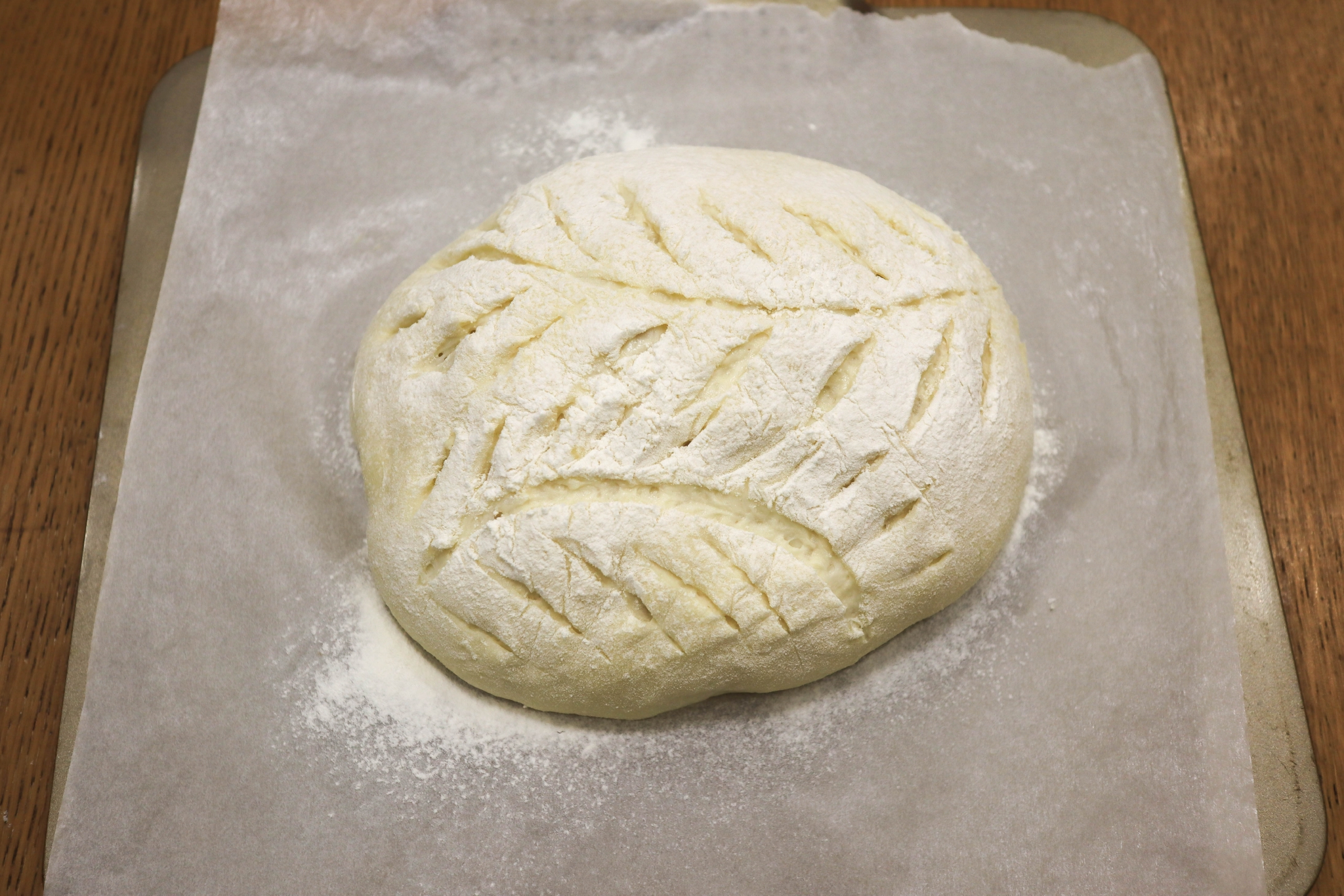 这面包外脆内软，无需揉面，低温冷藏发酵，外形口感跟欧包有一拼