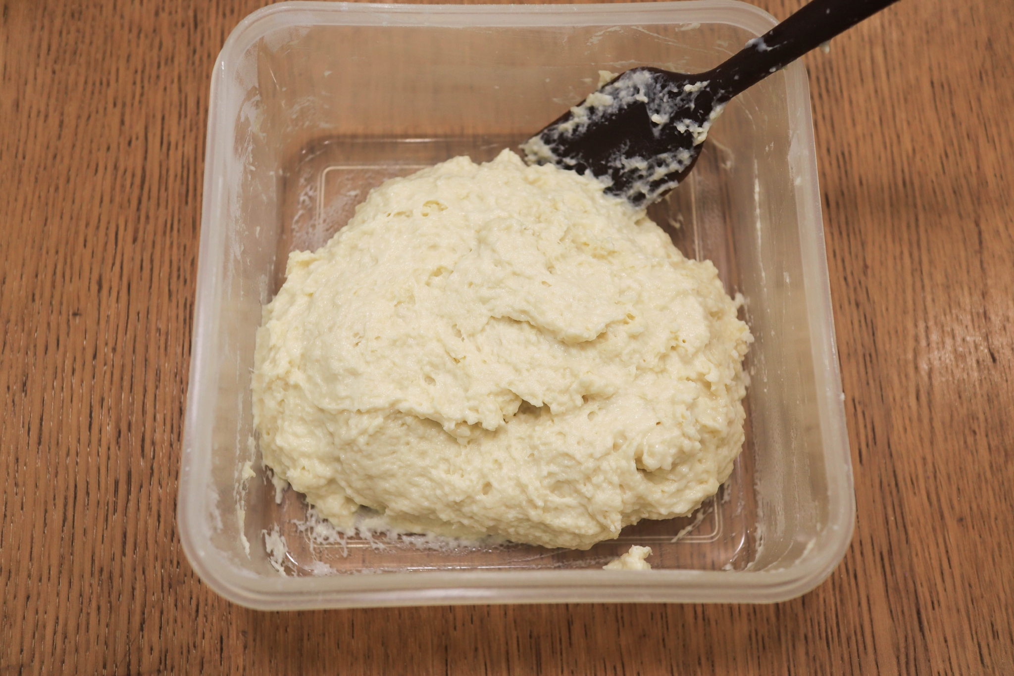 这面包外脆内软，无需揉面，低温冷藏发酵，外形口感跟欧包有一拼