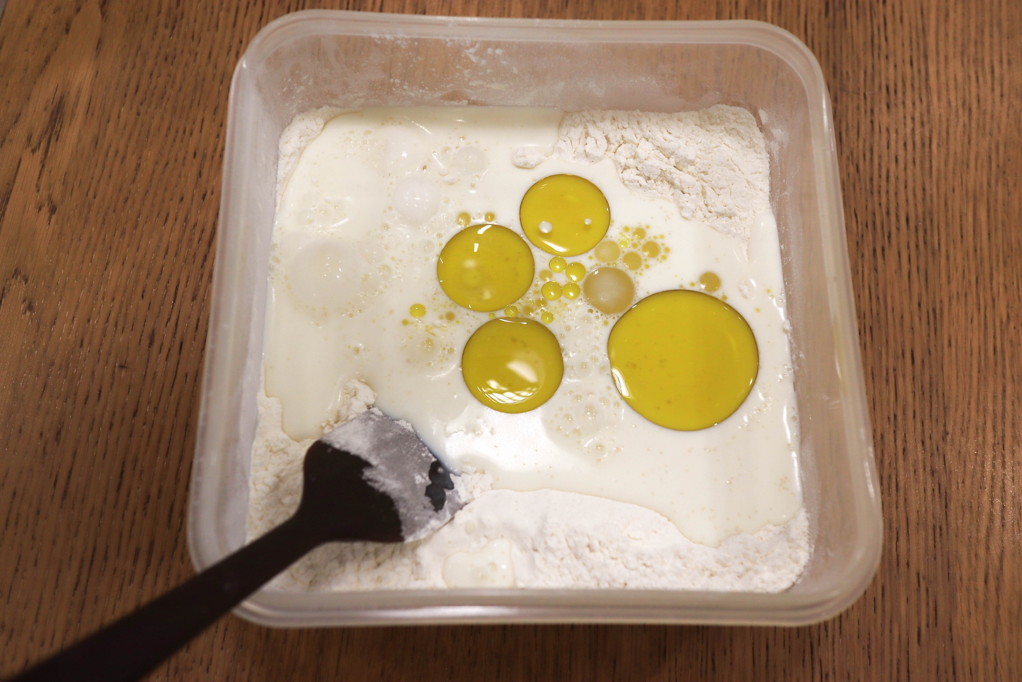 这面包外脆内软，无需揉面，低温冷藏发酵，外形口感跟欧包有一拼