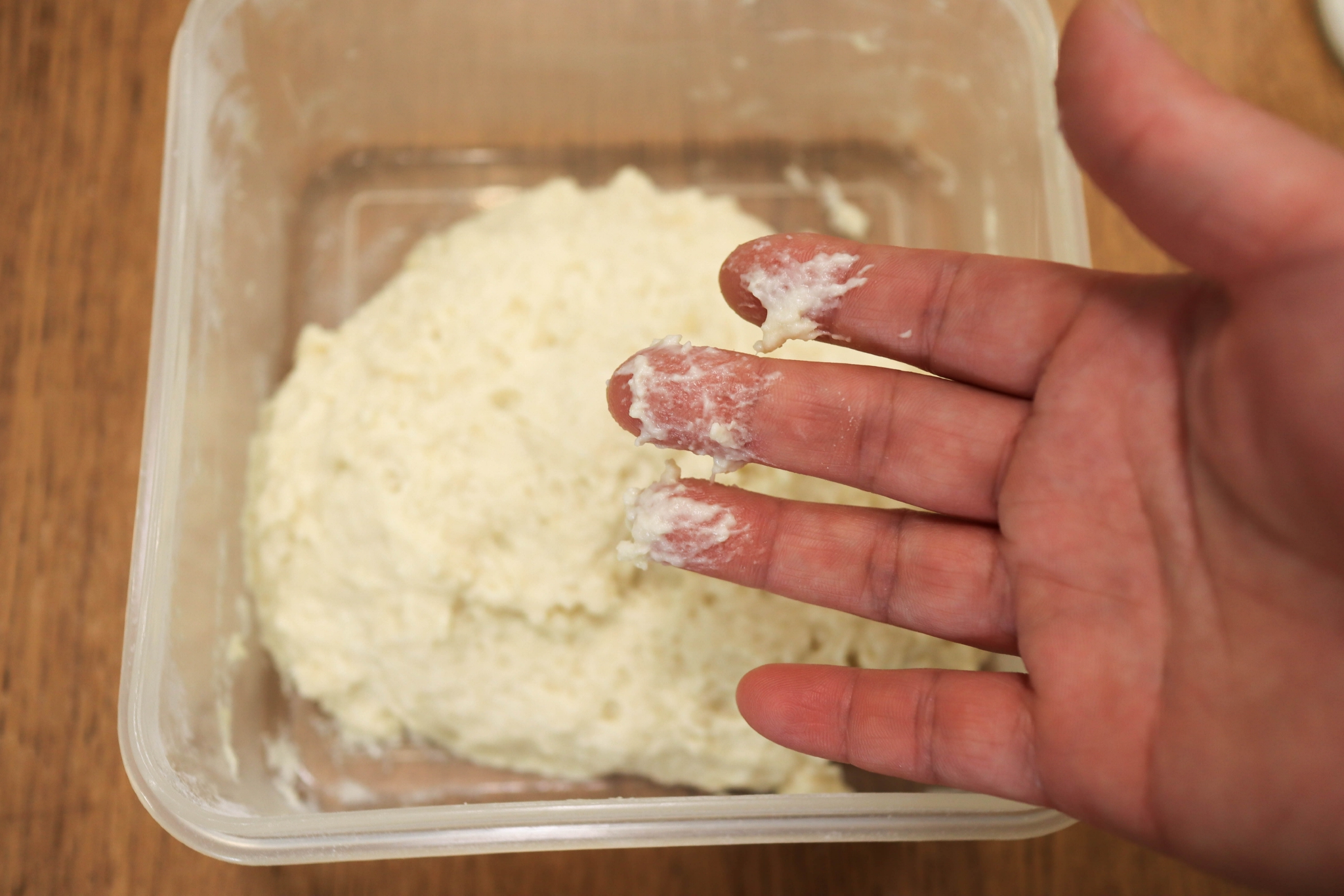 这面包外脆内软，无需揉面，低温冷藏发酵，外形口感跟欧包有一拼