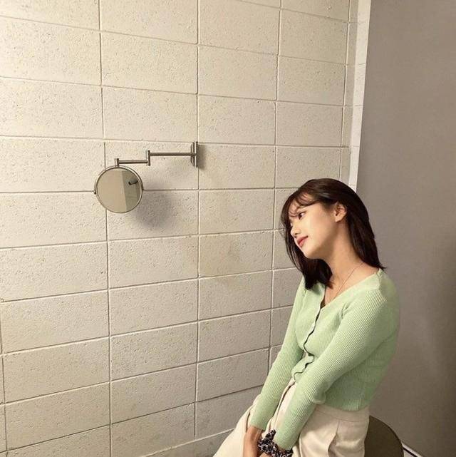 李娜恩夏日穿搭太少女！粉红衣裙甜美减龄，不愧是<a href=