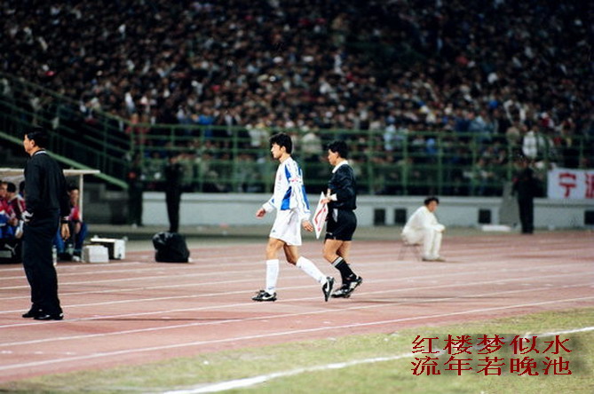 大连人官宣主帅，回顾连沪争霸时代谢晖7个经典瞬间！PK国足队长