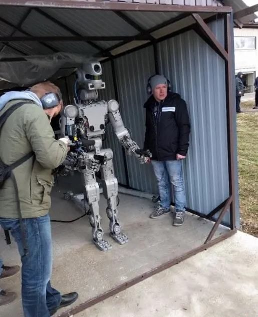 俄3名宇航员登上空间站会携带枪支吗？为啥<a href=