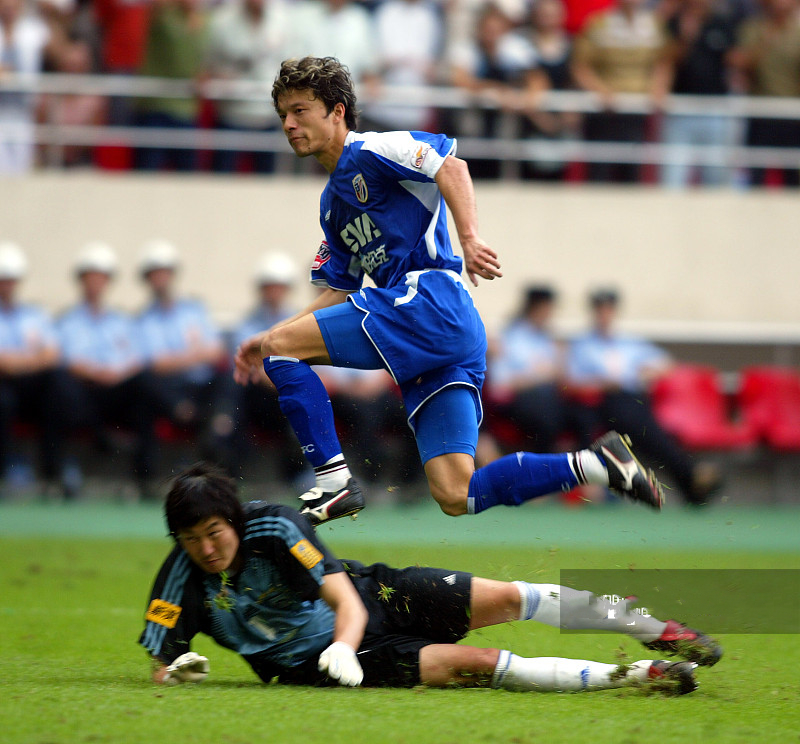 大连人官宣主帅，回顾连沪争霸时代谢晖7个经典瞬间！PK国足队长