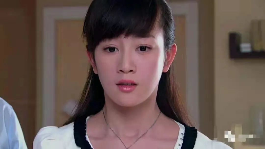 五官好看，“吃亏”在脸上，热巴脸颊凹陷，鞠婧祎颧骨突出