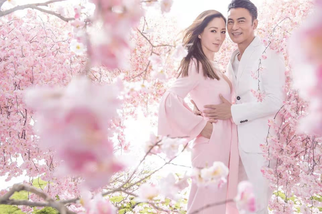 贺影帝爸爸67岁生日在!香港星二代晒儿时合照,拥逆天长腿被赞是天生超模休闲区蓝鸢梦想 - Www.slyday.coM 贺影帝爸爸67岁生日在!香港星二代晒儿时合照,拥逆天长腿被赞是天生超模休闲区蓝鸢梦想 - Www.slyday.coM