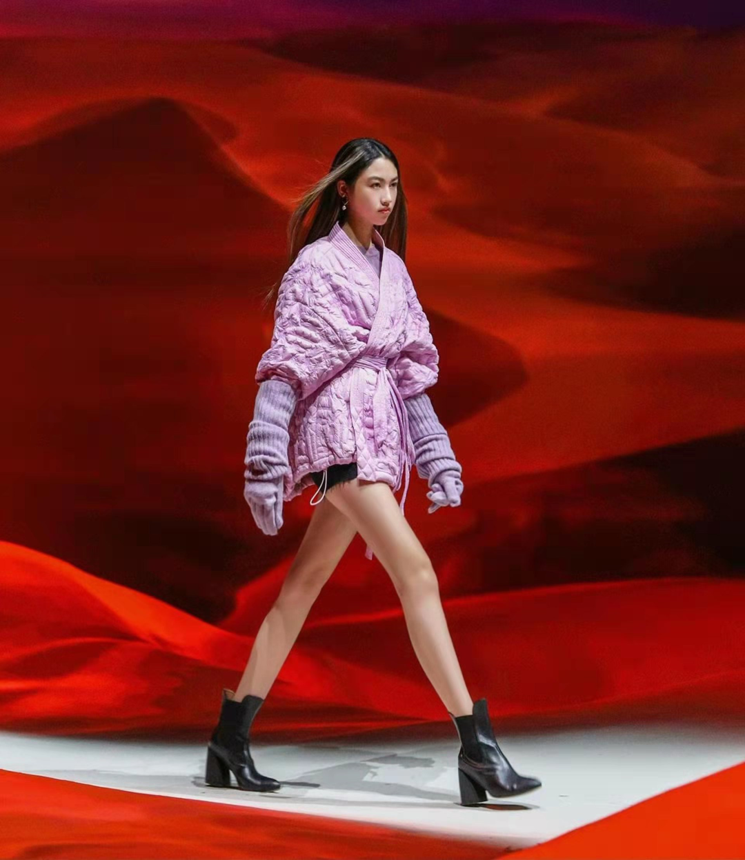 贺影帝爸爸67岁生日在!香港星二代晒儿时合照,拥逆天长腿被赞是天生超模休闲区蓝鸢梦想 - Www.slyday.coM 贺影帝爸爸67岁生日在!香港星二代晒儿时合照,拥逆天长腿被赞是天生超模休闲区蓝鸢梦想 - Www.slyday.coM