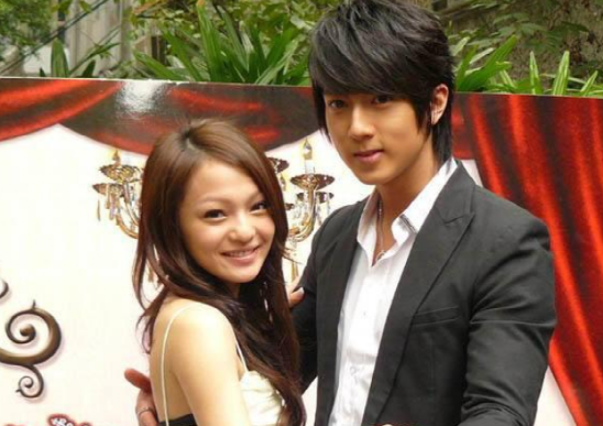 立威廉女儿被抨击相貌，霍建华女儿像老婆，吴尊女儿腿最长！