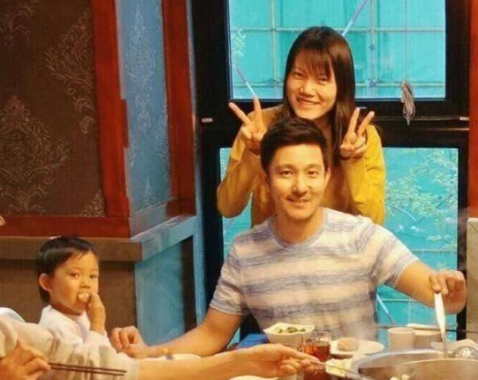 立威廉女儿被抨击相貌，霍建华女儿像老婆，吴尊女儿腿最长！