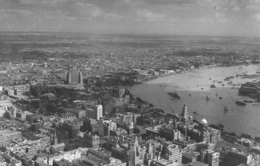 日本投降后的上海 美军来了 黄浦江里停着<a href=