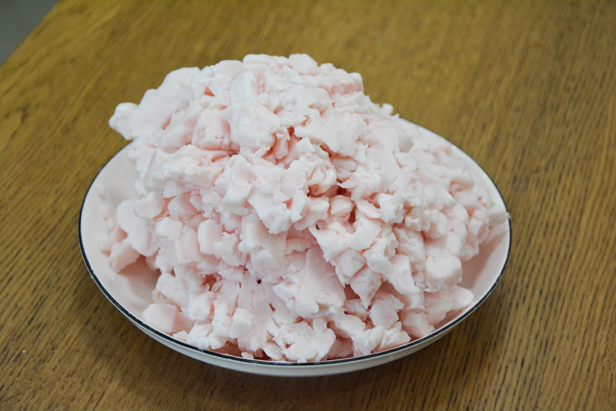 熬猪油时加半碗凉水,猪油洁白无异味,出油率倍儿高能达76% 熬猪油时加半碗凉水,猪油洁白无异味,出油率倍儿高能达76%