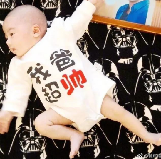 立威廉女儿被抨击相貌，霍建华女儿像老婆，吴尊女儿腿最长！