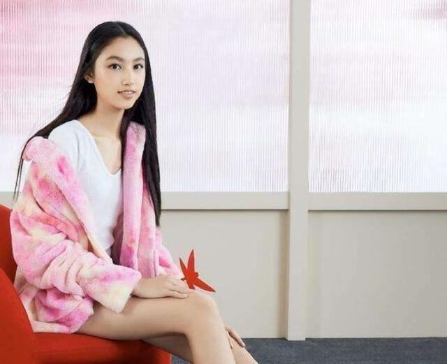 任达华16岁女儿美貌颜值逆天，气场十足，不输超模妈妈