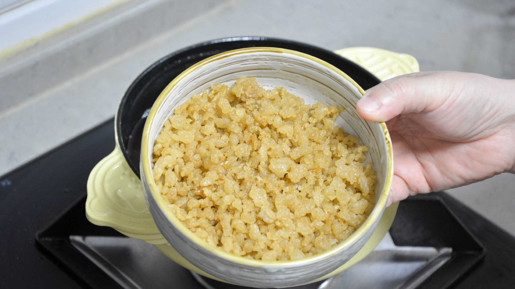 熬猪油时加半碗凉水,猪油洁白无异味,出油率倍儿高能达76% 熬猪油时加半碗凉水,猪油洁白无异味,出油率倍儿高能达76%