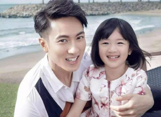 立威廉女儿被抨击相貌，霍建华女儿像老婆，吴尊女儿腿最长！