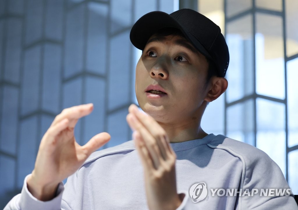 安賢洙接受採訪。圖片來源:韓聯社
