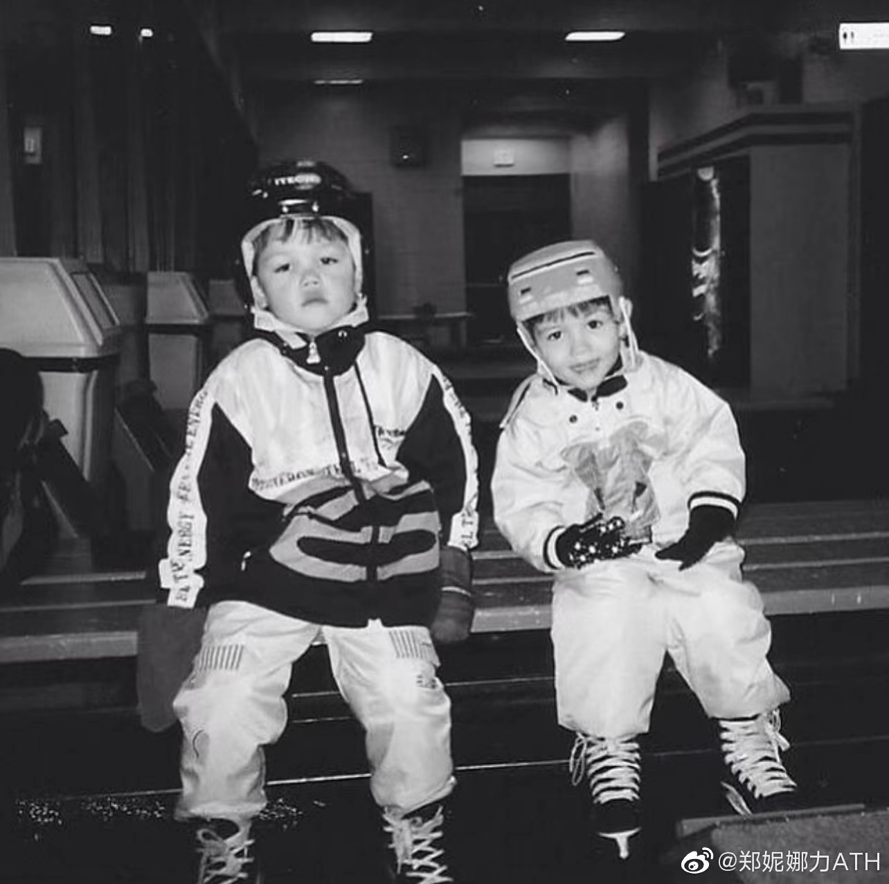 小時候的鄭恩來(左)與妹妹鄭妮娜力。