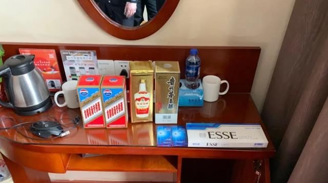 为了寻求刺激,男子潜入女子家中现炒菜偷喝茅台休闲区蓝鸢梦想 - Www.slyday.coM 为了寻求刺激,男子潜入女子家中现炒菜偷喝茅台休闲区蓝鸢梦想 - Www.slyday.coM