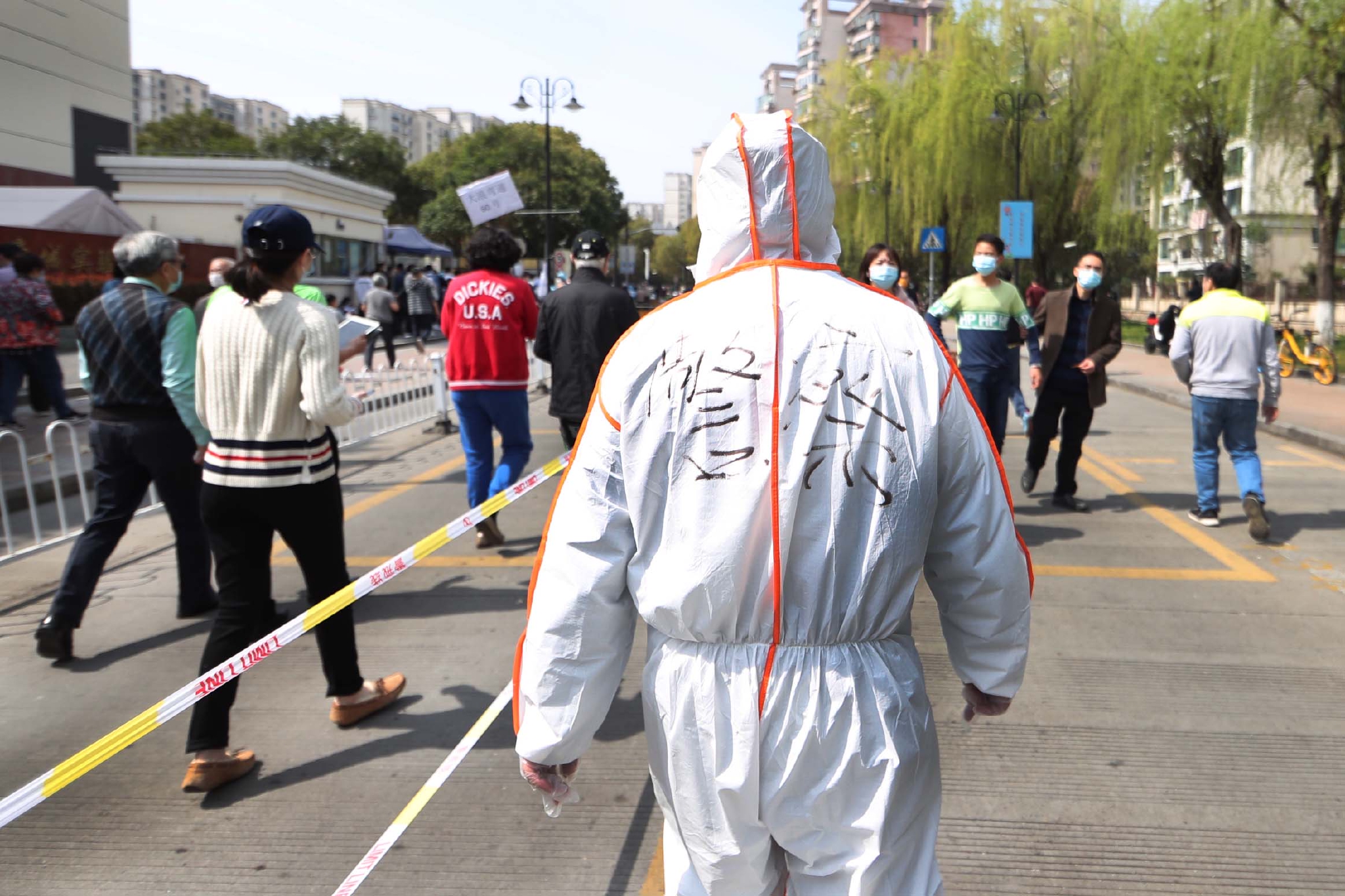 图说│4万人的特大型社区封闭筛查如何运作?上海康城多方合力破解抗疫“新题型”休闲区蓝鸢梦想 - Www.slyday.coM 图说│4万人的特大型社区封闭筛查如何运作?上海康城多方合力破解抗疫“新题型”休闲区蓝鸢梦想 - Www.slyday.coM