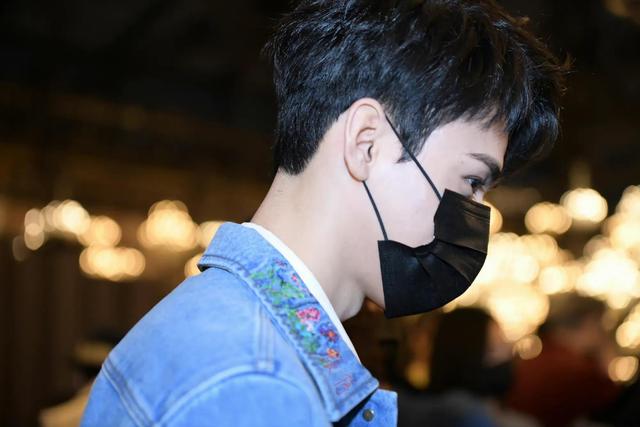 龚俊任嘉伦为失事飞机祈福,杨丽萍经纪人错过MU5735,捡回一条命休闲区蓝鸢梦想 - Www.slyday.coM 龚俊任嘉伦为失事飞机祈福,杨丽萍经纪人错过MU5735,捡回一条命休闲区蓝鸢梦想 - Www.slyday.coM