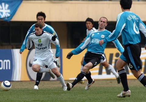 大连足球史上今天:2006年亚冠邹捷世界波!大连实德1比0全北现代 大连足球史上今天:2006年亚冠邹捷世界波!大连实德1比0全北现代