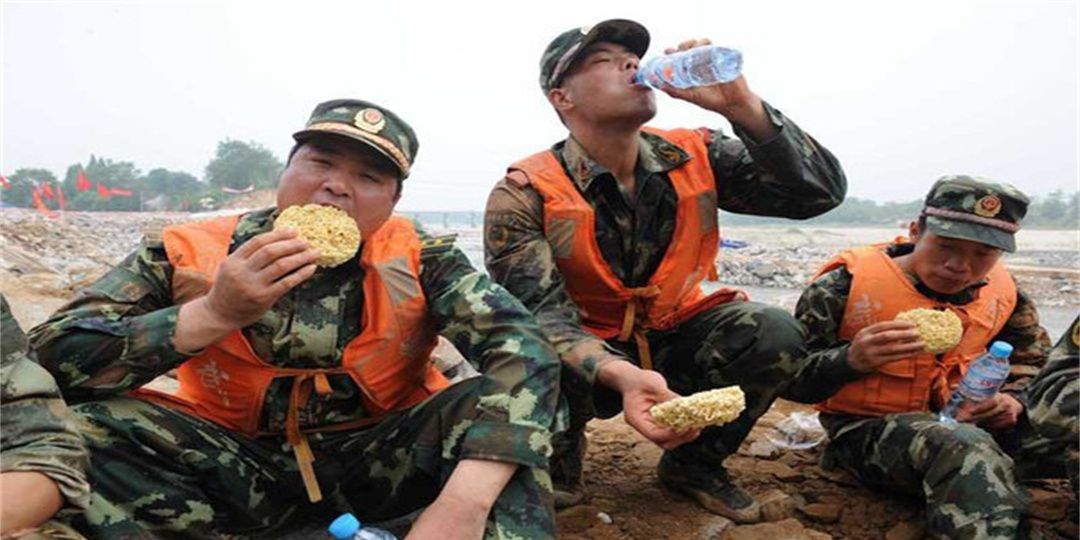 同样是救灾，对比中国军人与<a href=