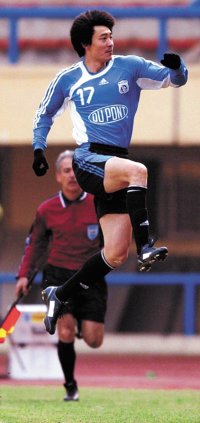 大连足球史上今天:2006年亚冠邹捷世界波!大连实德1比0全北现代 大连足球史上今天:2006年亚冠邹捷世界波!大连实德1比0全北现代