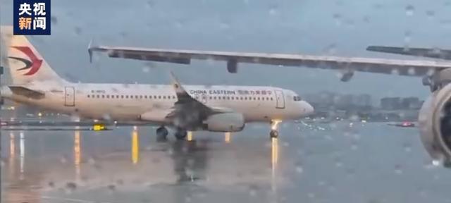 东航搭载132人客机坠毁 多路救援队共千余人赶赴现场休闲区蓝鸢梦想 - Www.slyday.coM 东航搭载132人客机坠毁 多路救援队共千余人赶赴现场休闲区蓝鸢梦想 - Www.slyday.coM