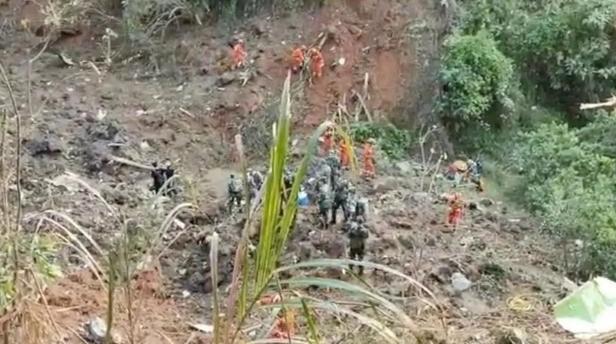 失事航班救援直击:尚未发现机上失联人员 搜寻黑匣子难度较大休闲区蓝鸢梦想 - Www.slyday.coM 失事航班救援直击:尚未发现机上失联人员 搜寻黑匣子难度较大休闲区蓝鸢梦想 - Www.slyday.coM