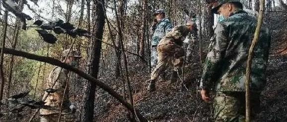 失事航班救援直击:尚未发现机上失联人员 搜寻黑匣子难度较大休闲区蓝鸢梦想 - Www.slyday.coM 失事航班救援直击:尚未发现机上失联人员 搜寻黑匣子难度较大休闲区蓝鸢梦想 - Www.slyday.coM