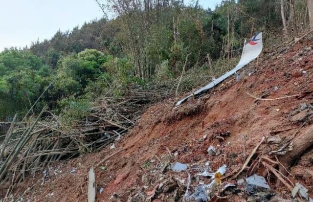 失事航班救援直击:尚未发现机上失联人员 搜寻黑匣子难度较大休闲区蓝鸢梦想 - Www.slyday.coM 失事航班救援直击:尚未发现机上失联人员 搜寻黑匣子难度较大休闲区蓝鸢梦想 - Www.slyday.coM