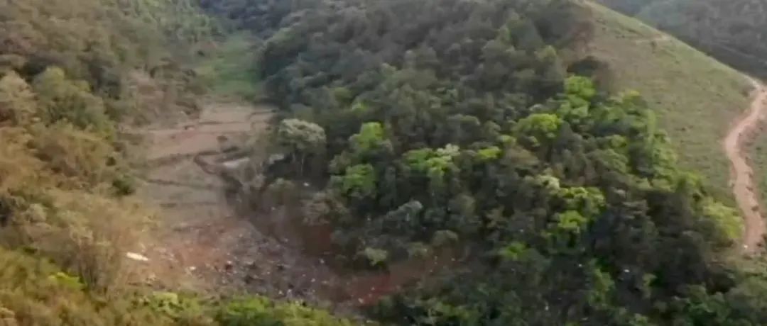 发现客机碎片,具体坠机地点公布,停飞所有涉事机,东航空难救援最新消息→休闲区蓝鸢梦想 - Www.slyday.coM 发现客机碎片,具体坠机地点公布,停飞所有涉事机,东航空难救援最新消息→休闲区蓝鸢梦想 - Www.slyday.coM