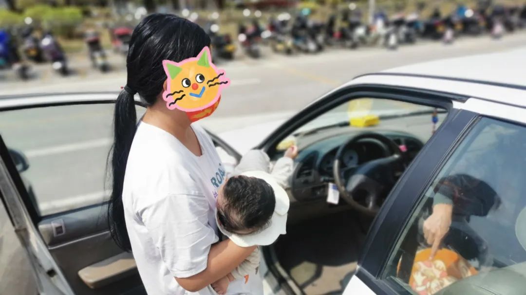 急死人!男童被困驾驶室,家长却要等开锁师傅休闲区蓝鸢梦想 - Www.slyday.coM 急死人!男童被困驾驶室,家长却要等开锁师傅休闲区蓝鸢梦想 - Www.slyday.coM