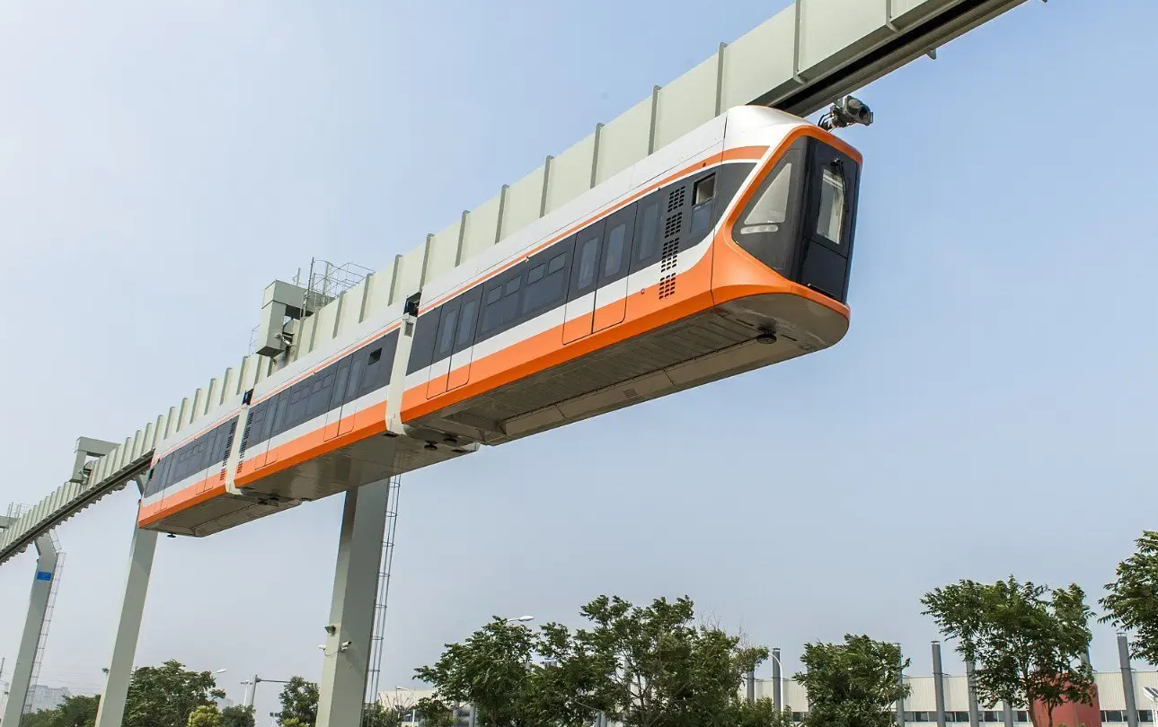 在空中行驶的列车，老外可算是大开眼界了，直呼：中国咋做到的？