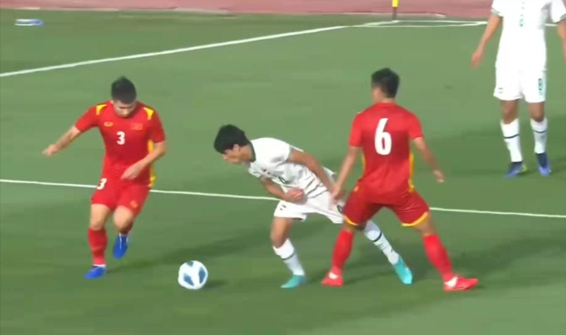 0-0！越南U23战平伊拉克，创2大纪录，技术过硬，赢中国队没问题
