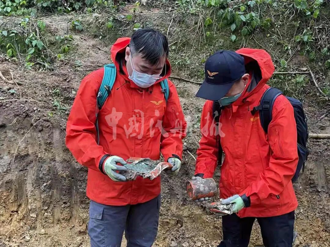 黑匣子初判为舱音记录器 已被连夜送京译码