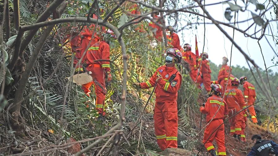 坠机现场前后对比图!东航客机急降3分钟从雷达消失休闲区蓝鸢梦想 - Www.slyday.coM 坠机现场前后对比图!东航客机急降3分钟从雷达消失休闲区蓝鸢梦想 - Www.slyday.coM